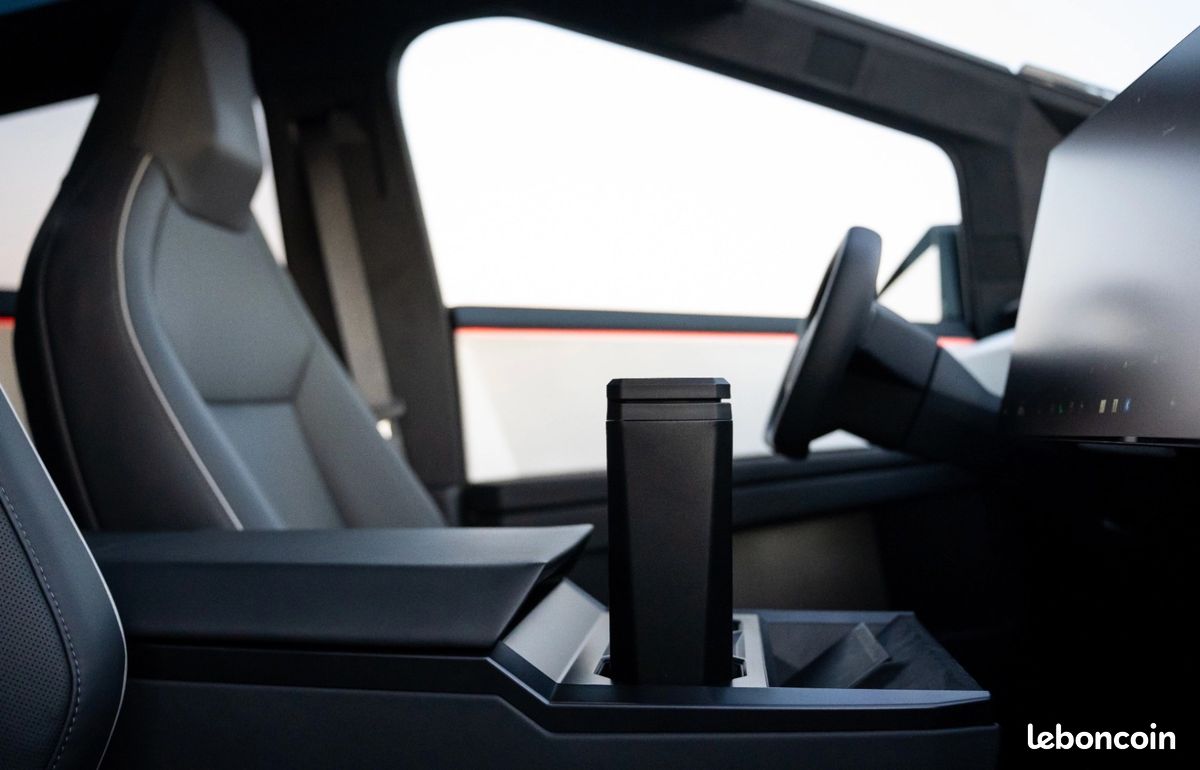 TESLA CYBERTRUCK AWD Foundation Series – 600 CH – 28.600 km – 2024 (image 16)