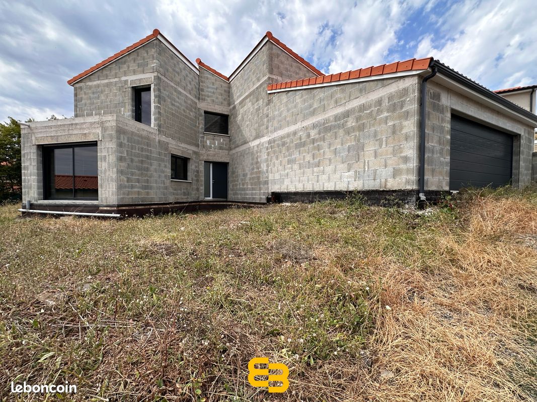Maison 5 pièces 170 m² · à Chanonat · 170 m² · 433 675 €
