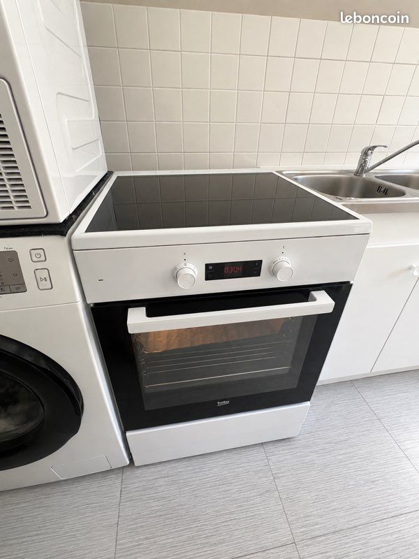 Cuisinière à induction blanche Beko (image 1)