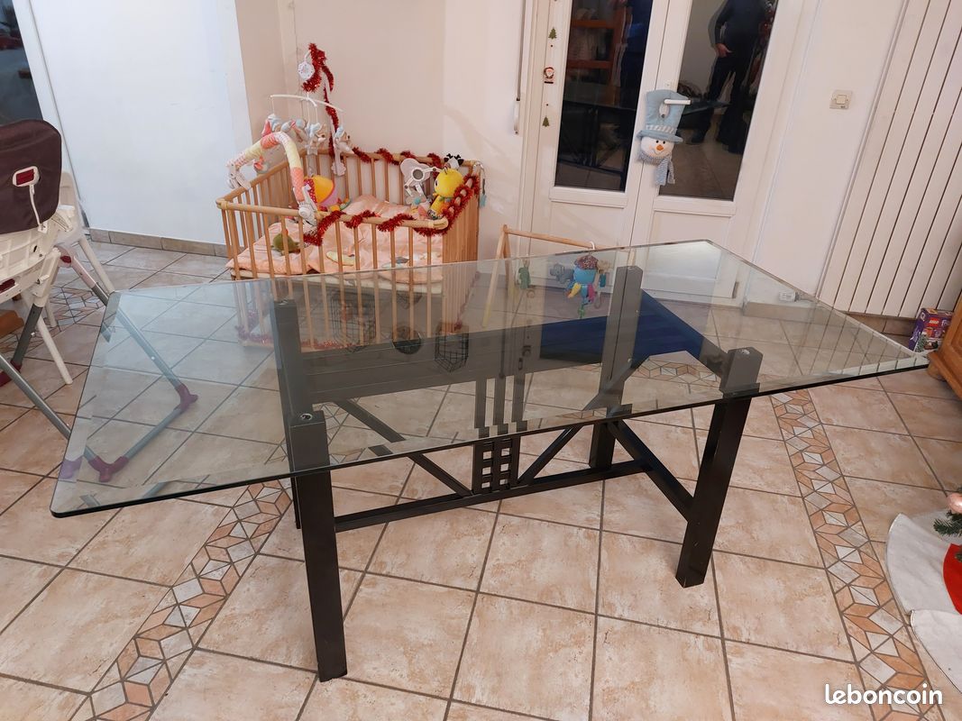 Table en verre (image 1)