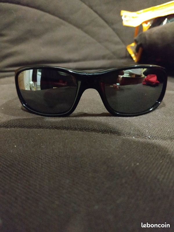 Lunette de soleil enfant taille 54 (image 1)