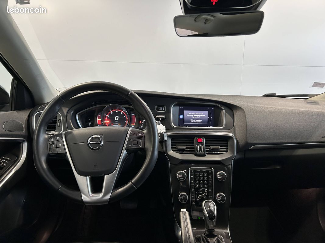 VOLVO V40 T2 122 ch Geartronic 6 Signature Edition (image 19)