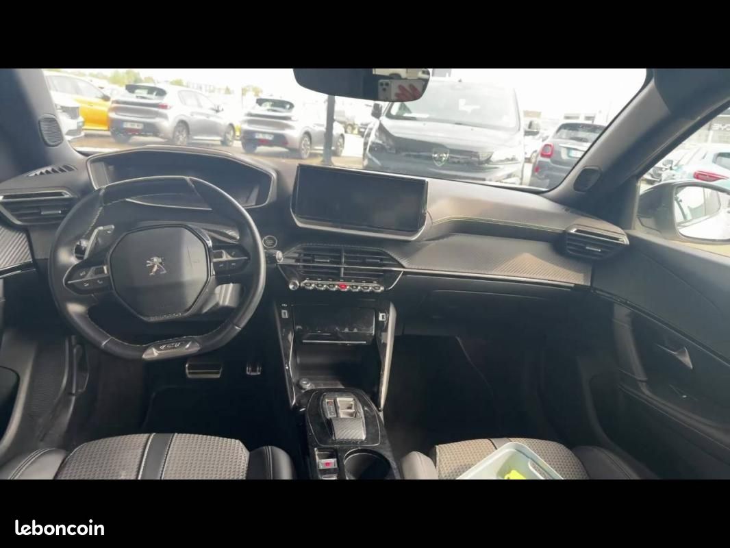 Peugeot 2008 PureTech 130 S&S EAT8 - GT (image 9)