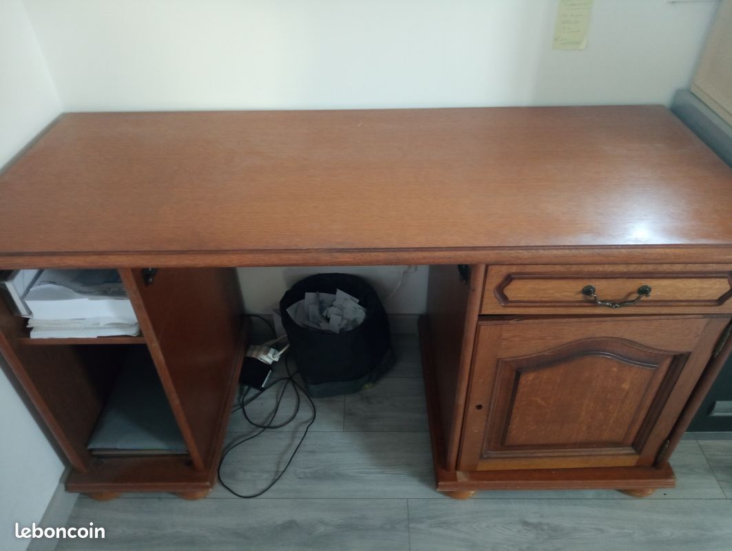 Bureau (image 1)