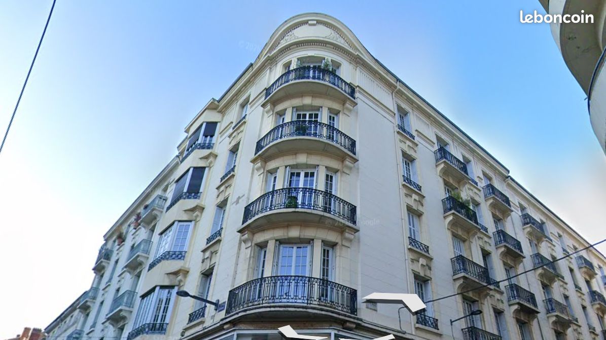 Appartement 9 pièces 196 m² · à Saint-Étienne · 196 m² · 350 000 €
