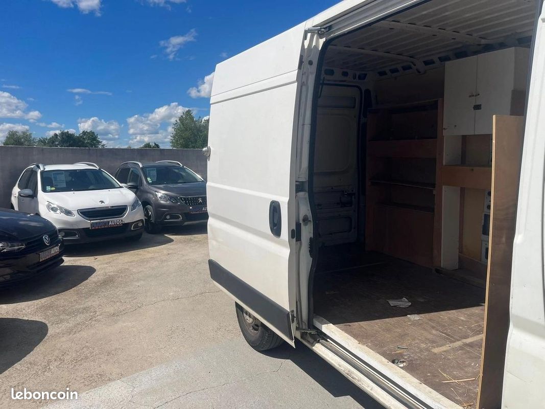 Peugeot Boxer 2.2L HDI 101 CHEV DIESEL - ÉNORMEMENT DE RANGEMENTS | RÉVISÉE-GARANTIE DE 12 MOIS (image 16)