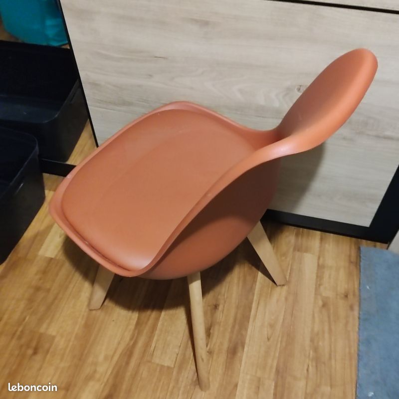 2 chaises blanches (image 3)