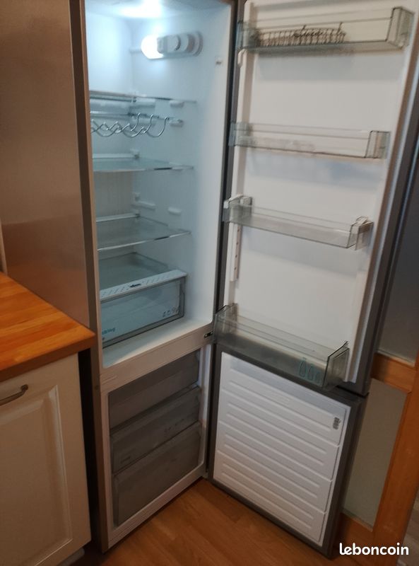 Réfrigérateur combiné SHARP - Électroménager