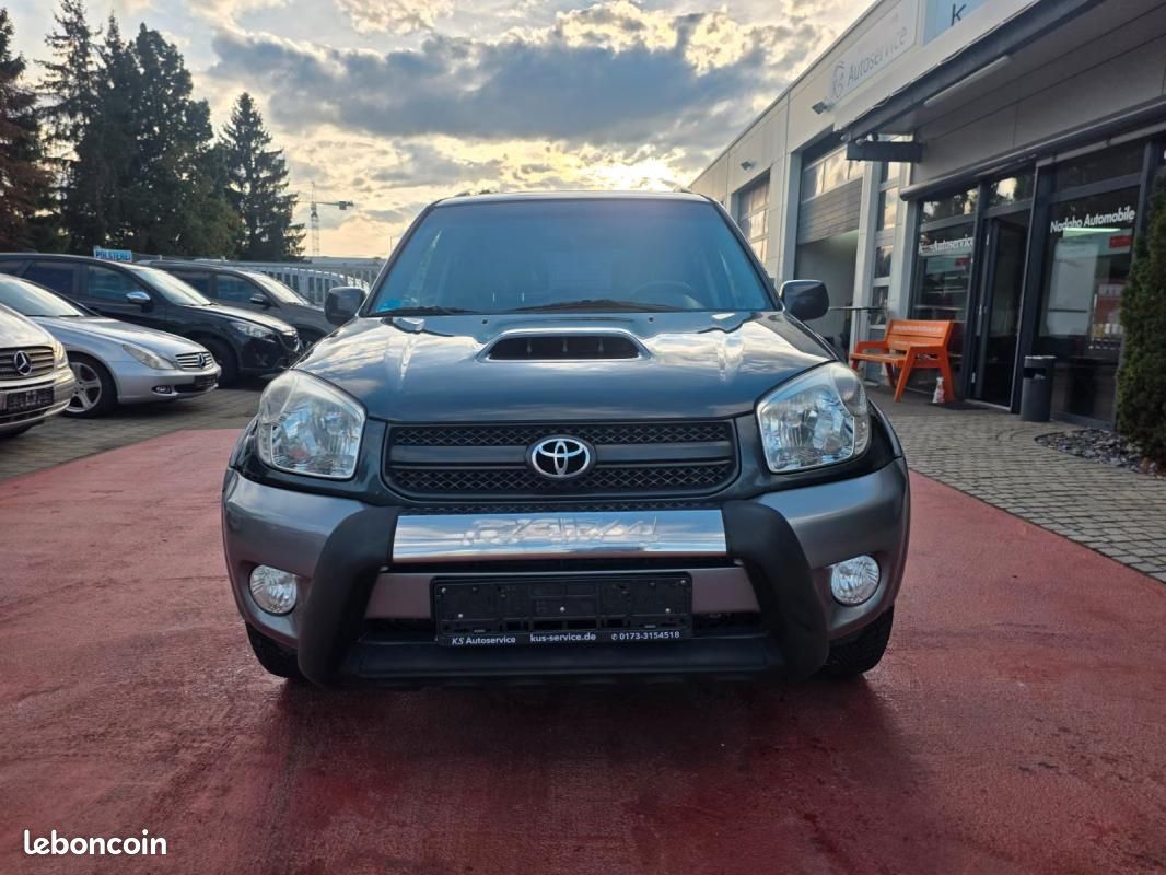 Toyota RAV4 2.0 D-4D 116 ch 4x4 Sol • Clim auto Attelage Radar de recul Barres toit (image 2)