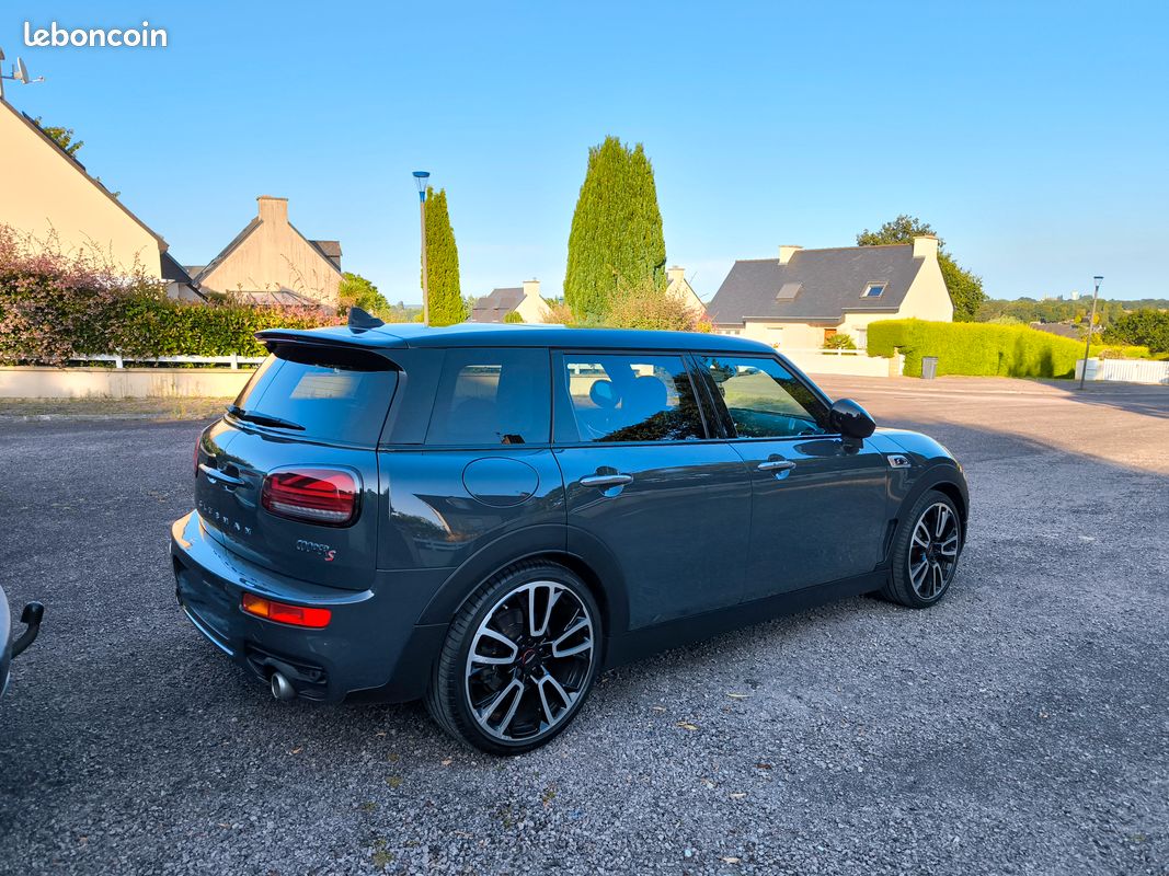 MINI Clubman Cooper S 2.0 192 ch DKG7 LCI – Pack JCW Ext. & Jantes 19" – Full Options (HUD, HK, Toit Pano...) (image 2)