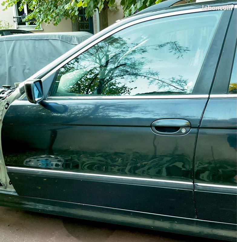 Porte AV BMW E39 (image 1)
