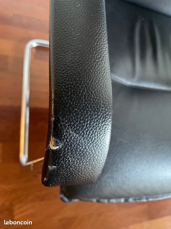 Fauteuil visiteur en cuir noir avec acier chromé (image 5)