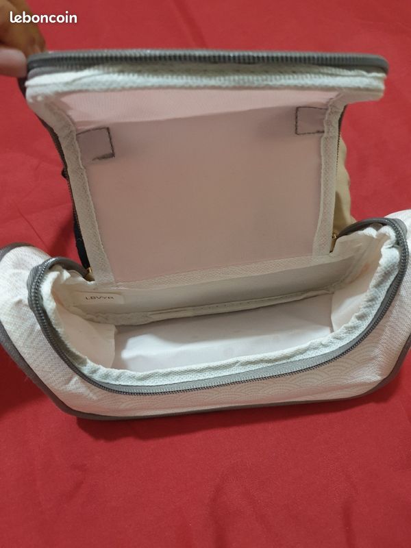 Trousse de toilette (image 1)