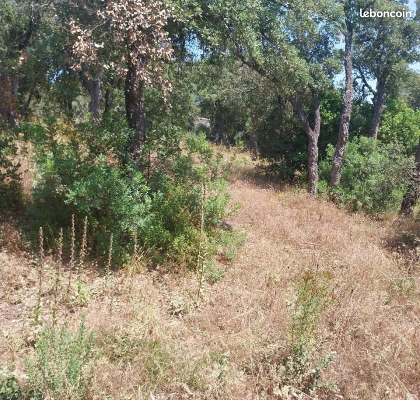 Terrain 1530 m² · à Tourrettes · 235 000 €