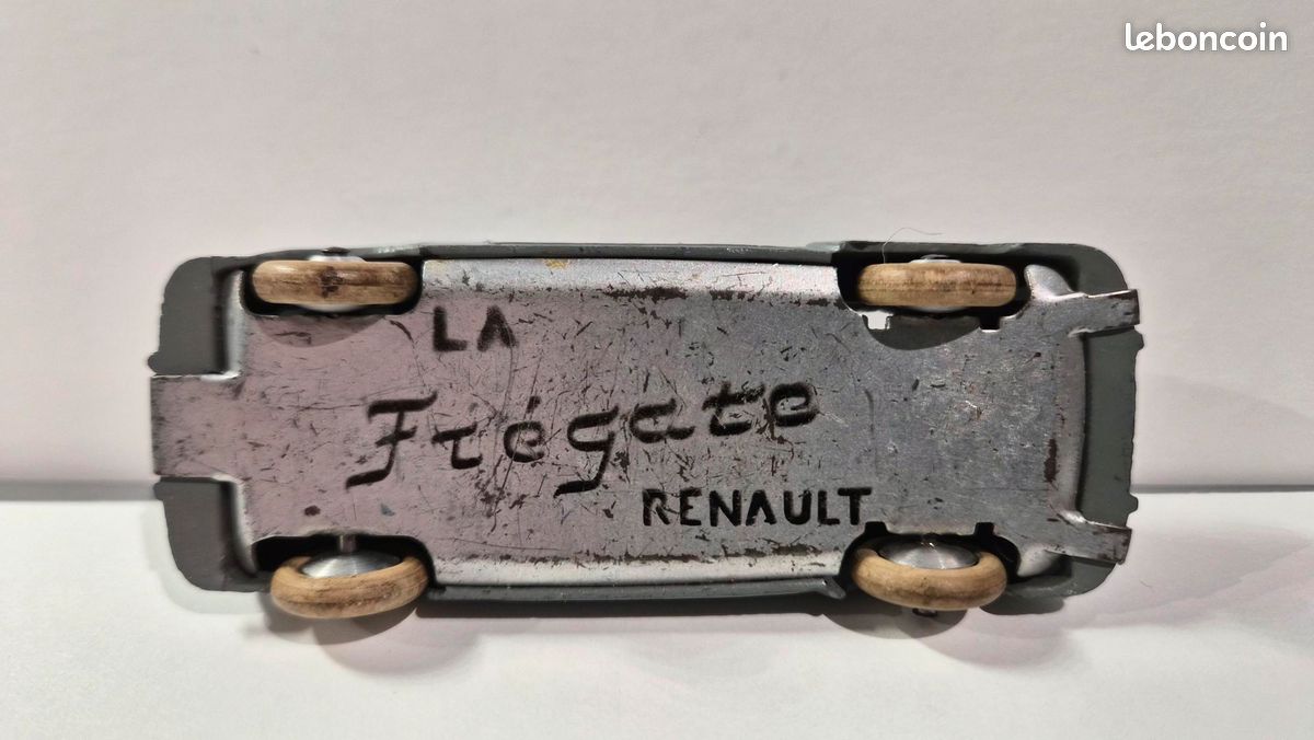 C.I.J. - RENAULT - FREGATE Réf 5/51 - JOUET ANCIEN