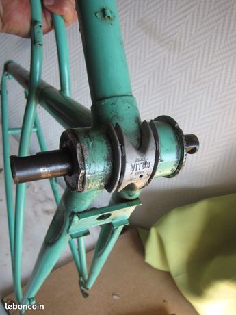 Axe de pédalier à clavette-axle NEUF-NOS VINTAGE (lg124-45/ø16