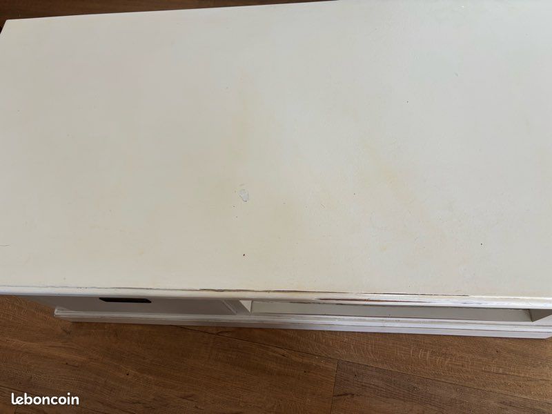 Table blanche interiors (image 1)