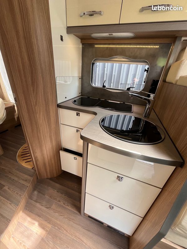 Camping car Intégral Bürstner Aviano I 700 I700 / lit central / lithium 150 (image 10)