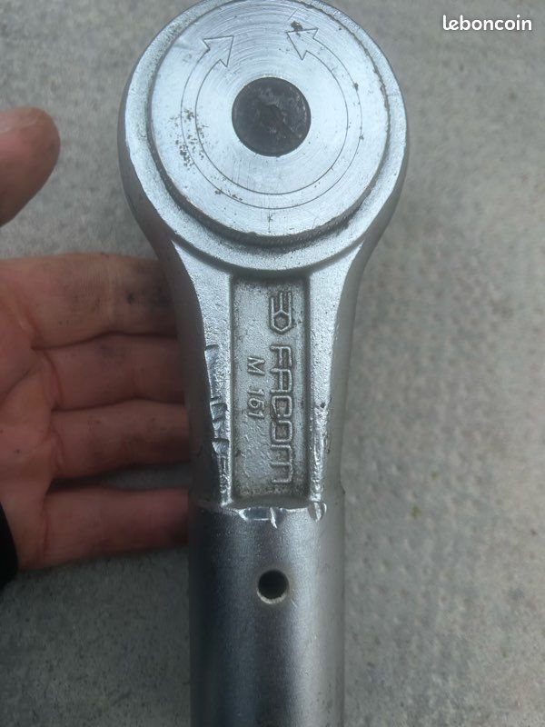 Cliquet à tête orientable FACOM – Modèle M 167 (image 1)