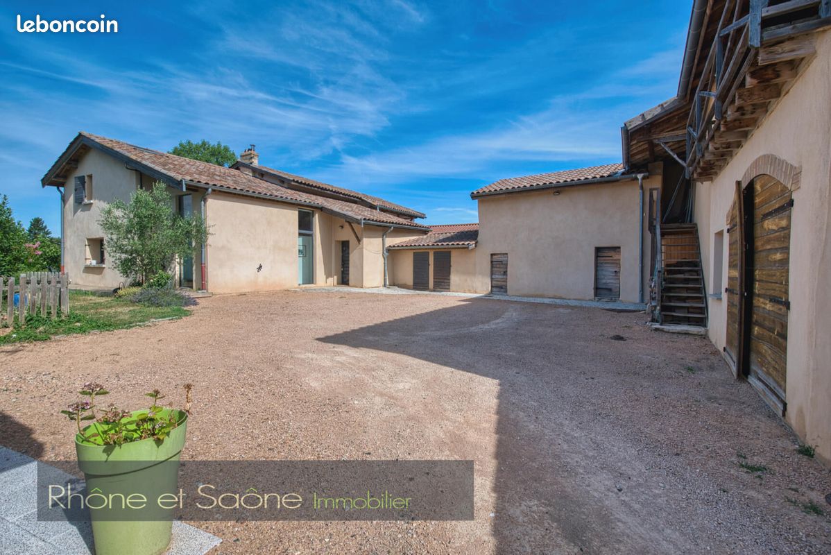 Maison 6 pièces 235 m² · à Villefranche-sur-Saône · 235 m² · 649 000 €