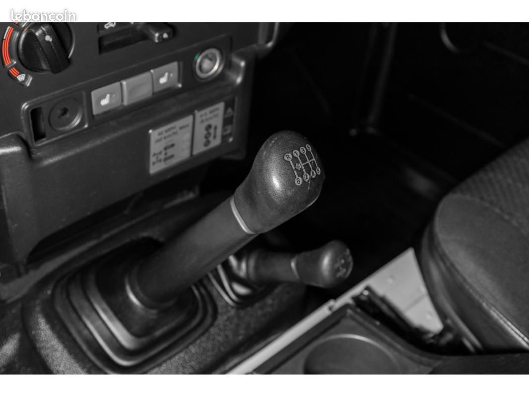 Land Rover Defender CABRIOLET (image 17)