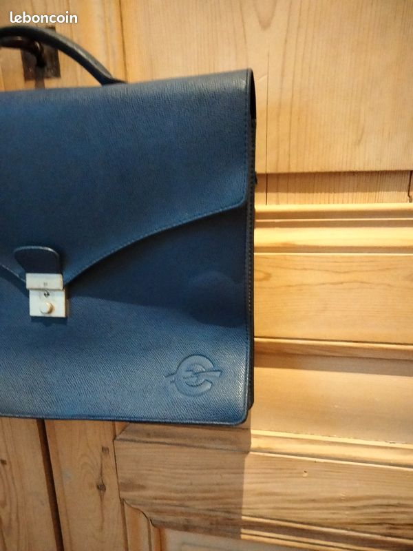 Cartable en simili cuir bleu (image 2)