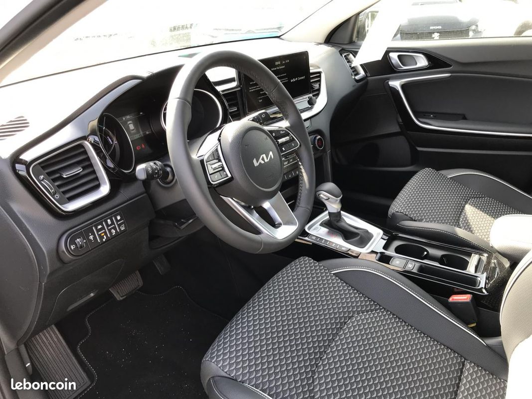 KIA CEE D XCeed Hybride rechargeable 1.6 GDI - 105 + Electric 60,5 ch - Stop&Go - BV DCT6 Premium (image 9)