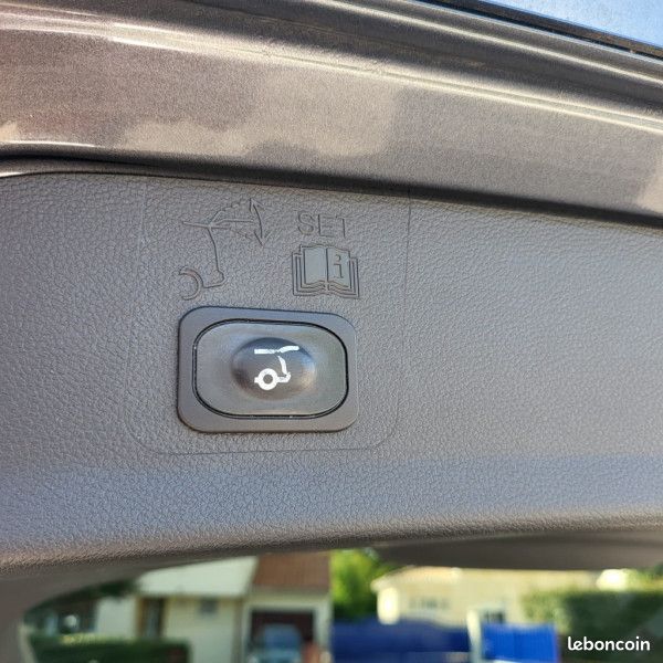 Ford KUGA 1.5 FLEXIFUEL-E85 150CH STOP&START ST-LINE 4X2 BVA EURO6.2 (image 4)
