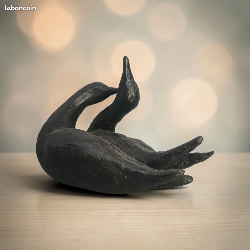 Sculpture moderniste en grès noir / terre cuite – Couple de cygnes (image 1)