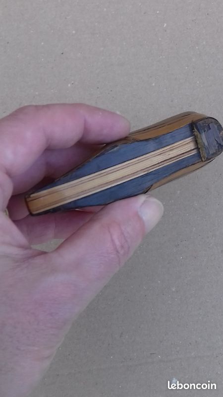 Tabatière ou boite a aiguille de couture en forme de chaussure en marqueterie de paille (image 5)