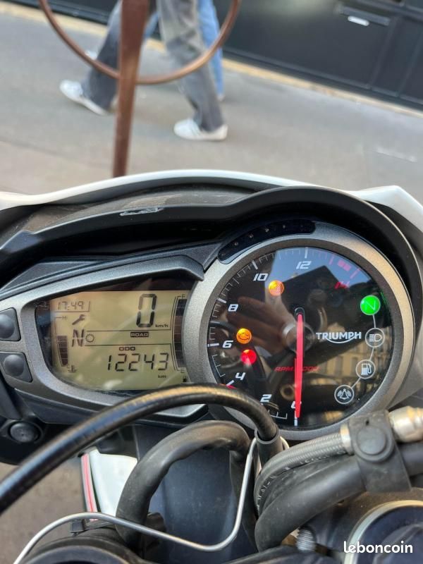 Triumph Street Triple 660 cm3 (image 5)