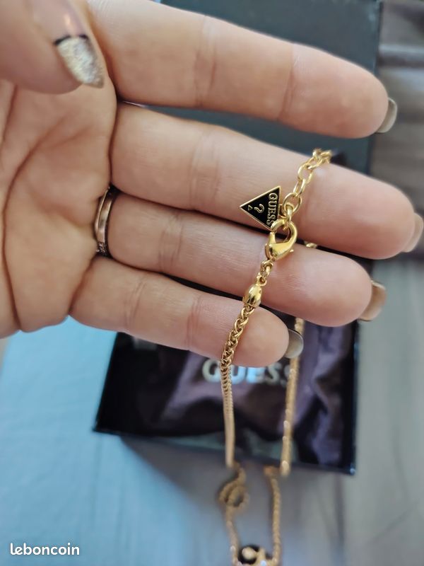 Collier Guess Doré Avec Pendentif - Neuf Sans Emballage