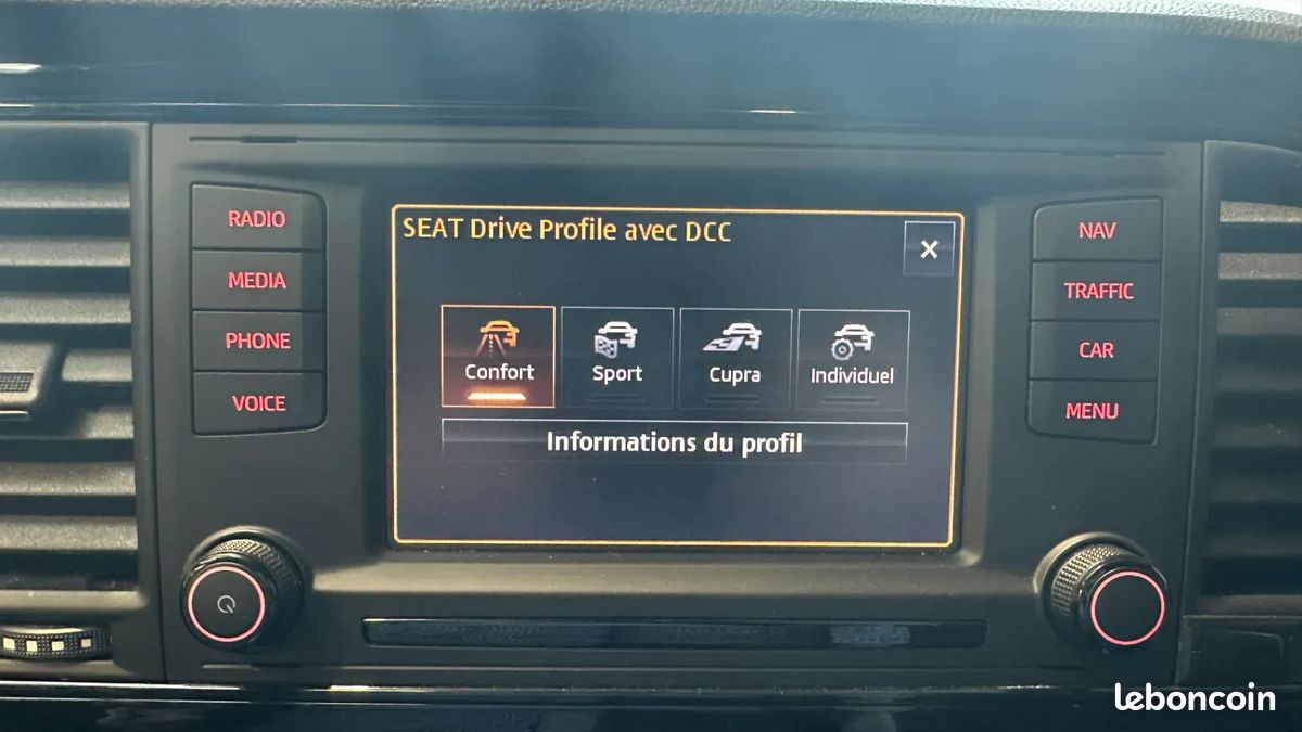 Seat Leon 2.0 280ch Cupra - Suivi complet - Sièges chauffants - Flexfuel (Éthanol) - Seat Sound - Modes de conduite (image 17)
