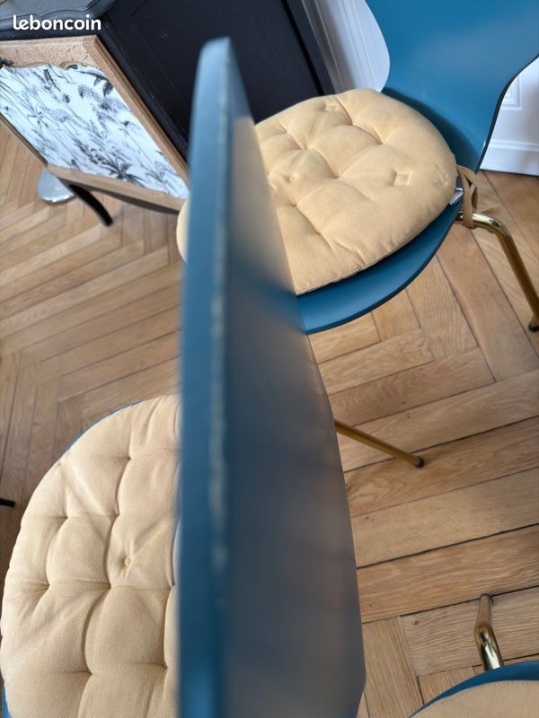 Chaise bleue canard « MADE » + pouf jaune « Atmosphera » (image 6)