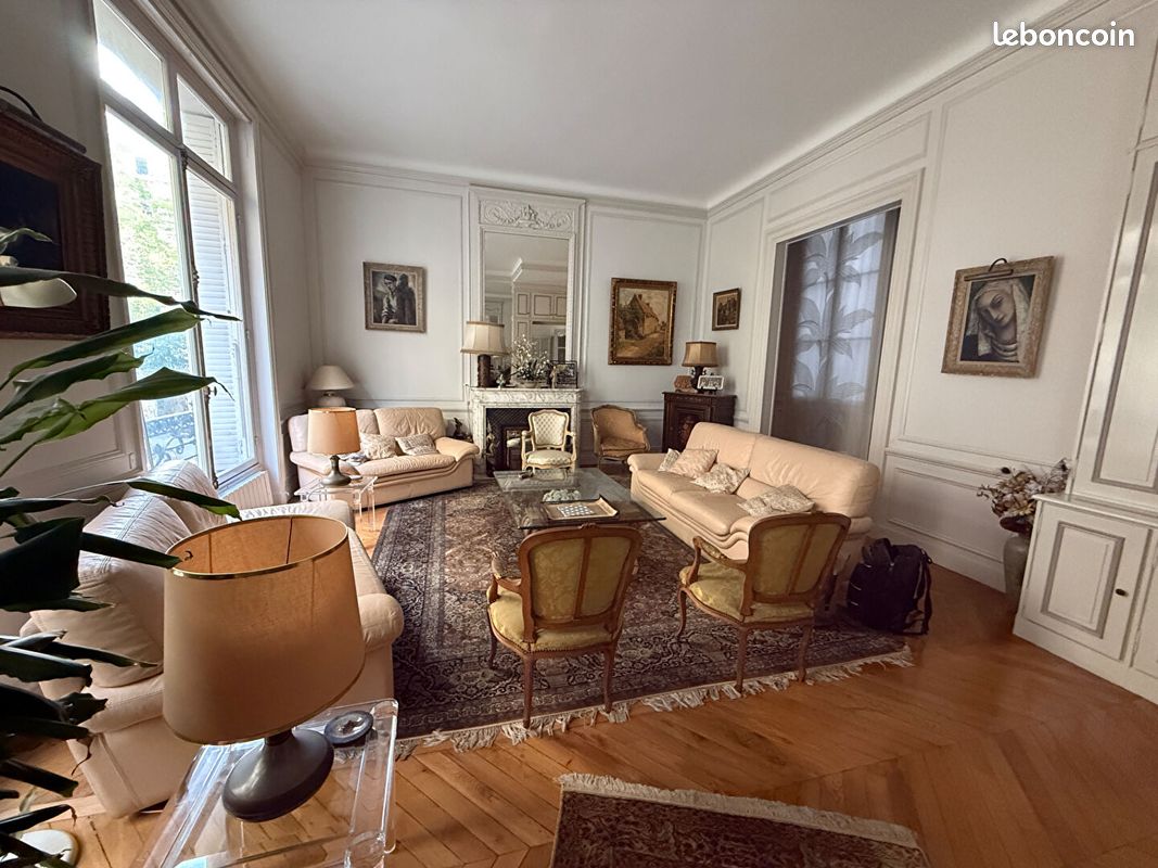 Appartement 5 pièces 156 m² · à Paris · 156 m² · 1 567 500 €