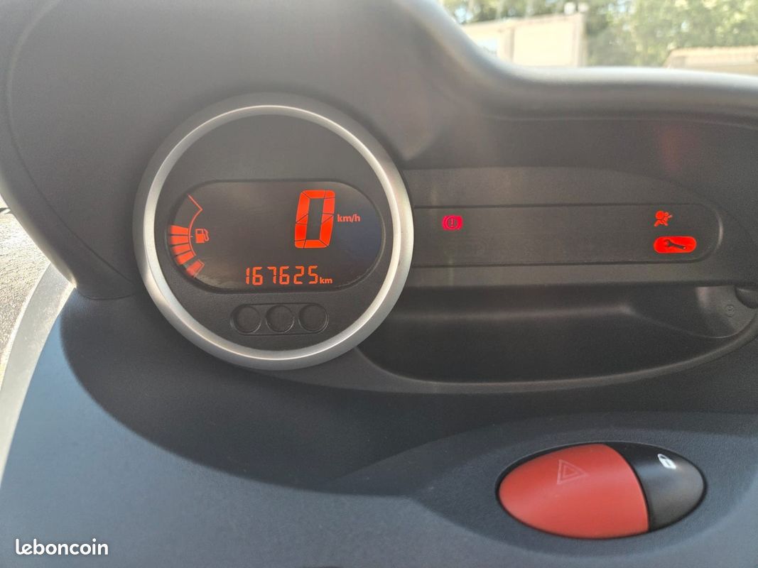 RENAULT TWINGO II 1.2 LEV 16v 75 eco2 Dynamique (image 7)