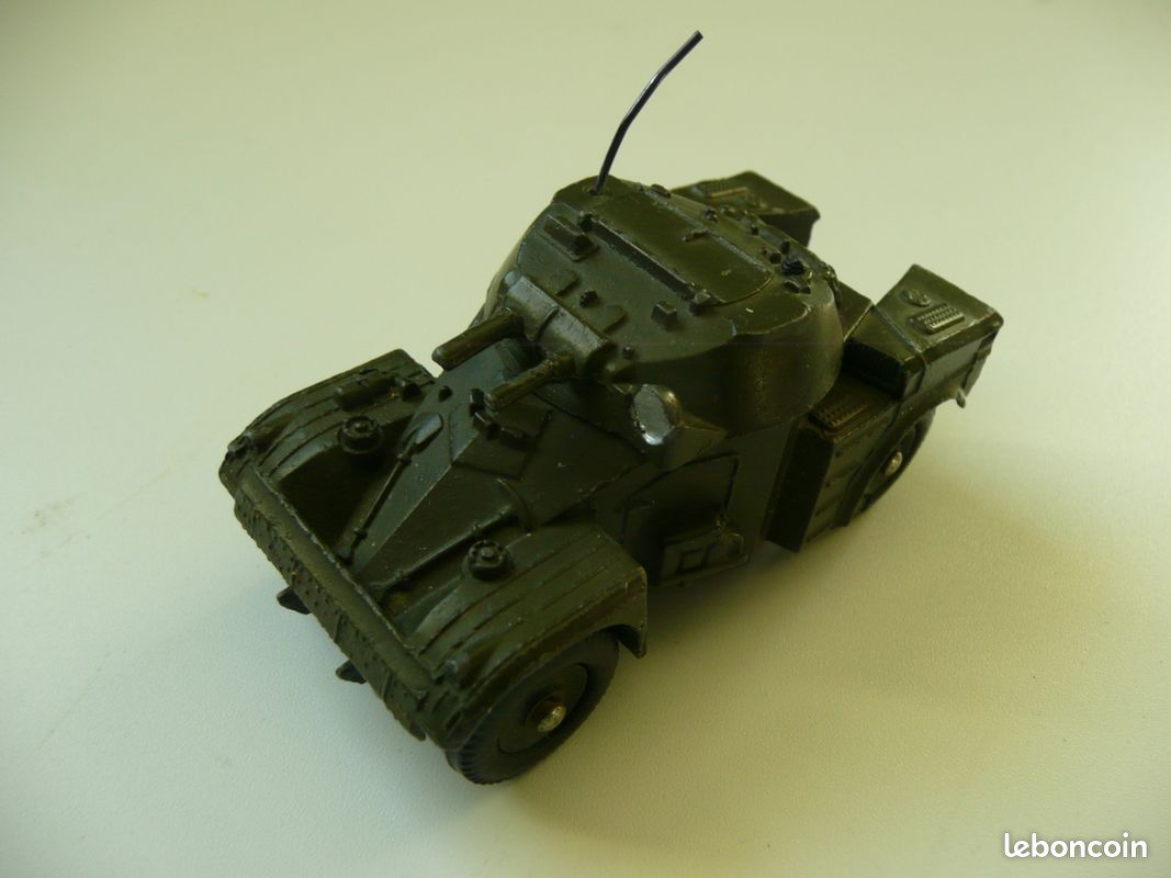 Dinky Toys – Mitrailleuse Panhard – Miniature De Collection – État D'occasion