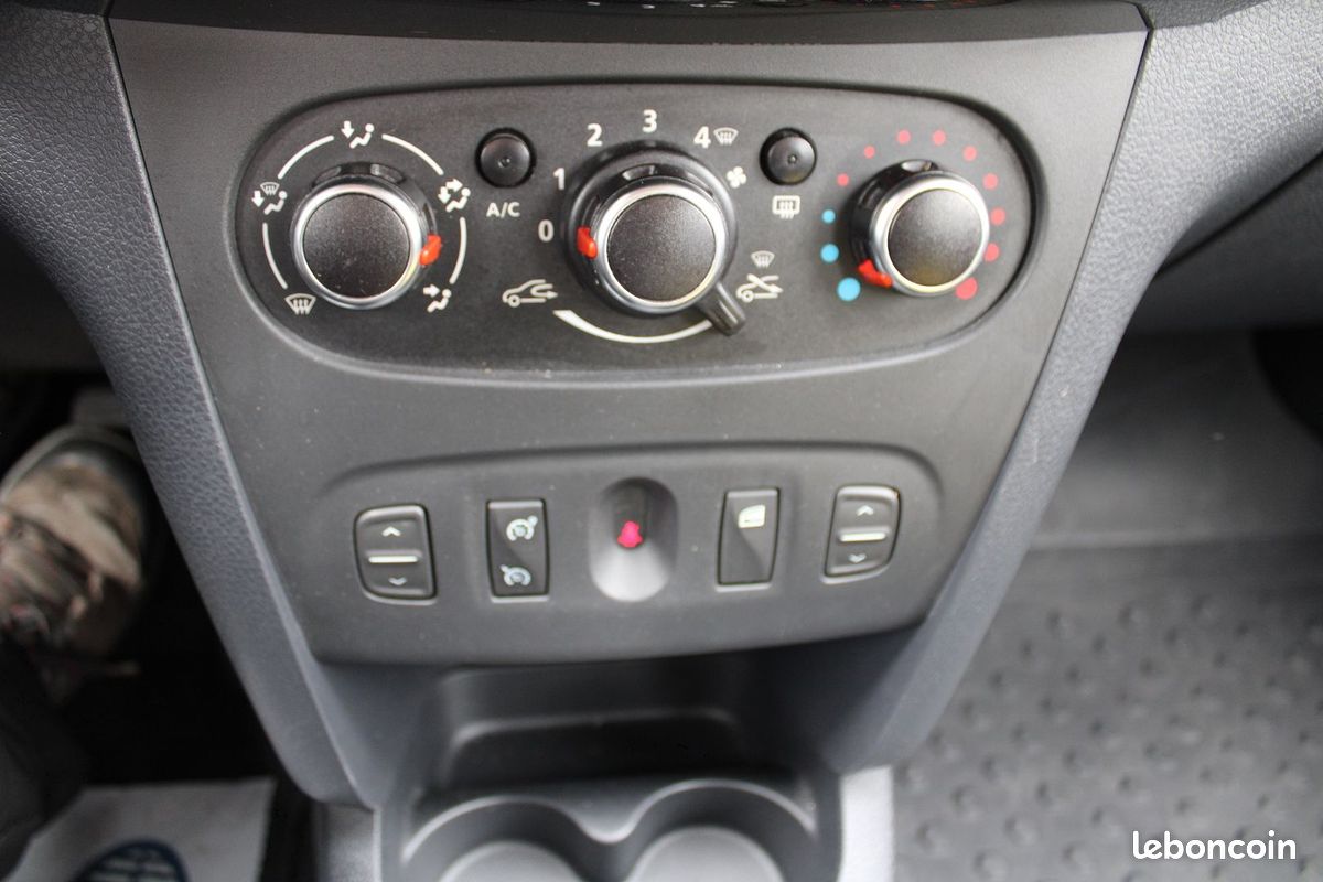 Dacia LOGAN MCV 1L5 BLUEDCI 95 STEPWAY CAMÉRA GPS USB RÉGULATEUR BLUETOOTH ABS LEDS CLIMAT (image 13)