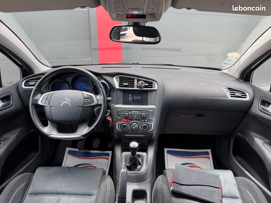 CITROEN C4 C4 HDi 90 Confort (image 7)