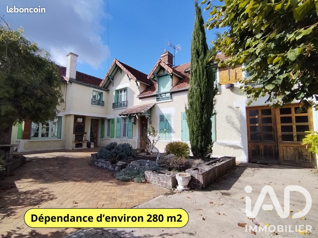 Maison 10 pièces 248 m² · à Payns · 248 m² · 164 000 €