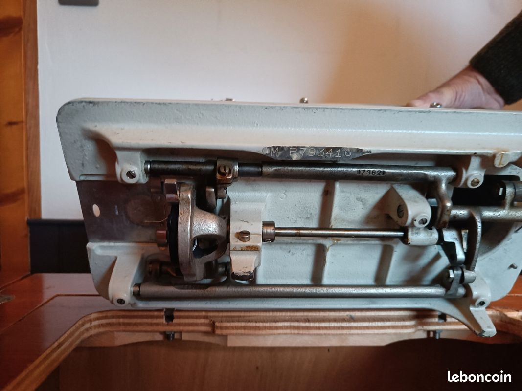 Machine à coudre mécanique 1968 (image 6)