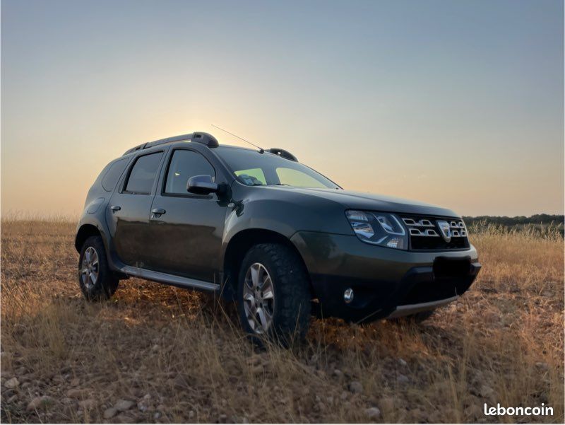Duster 4x4 4wd aménagé avec lit et frigo (image 1)