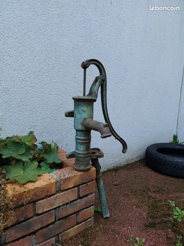 Pompe à eau antique/ancienne (image 2)