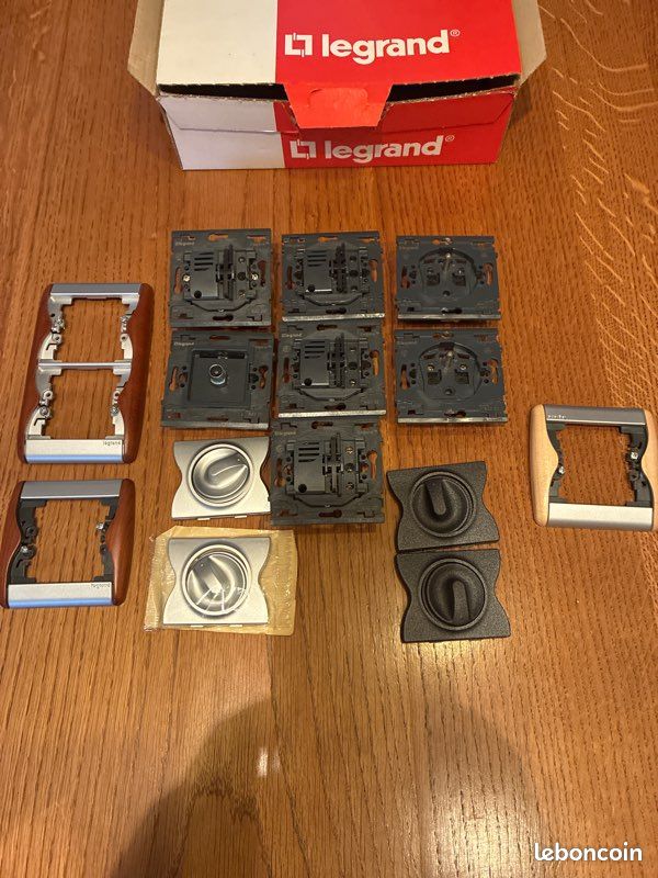 Prise électrique LEGRAND SAGANE Complète 2P+T - Modèle Silex Orange, Occasion