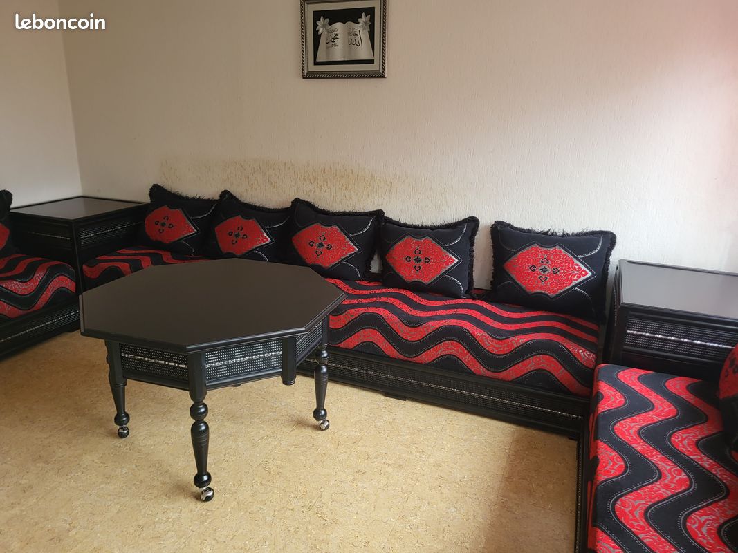 Salon marocain rouge et noir (image 1)