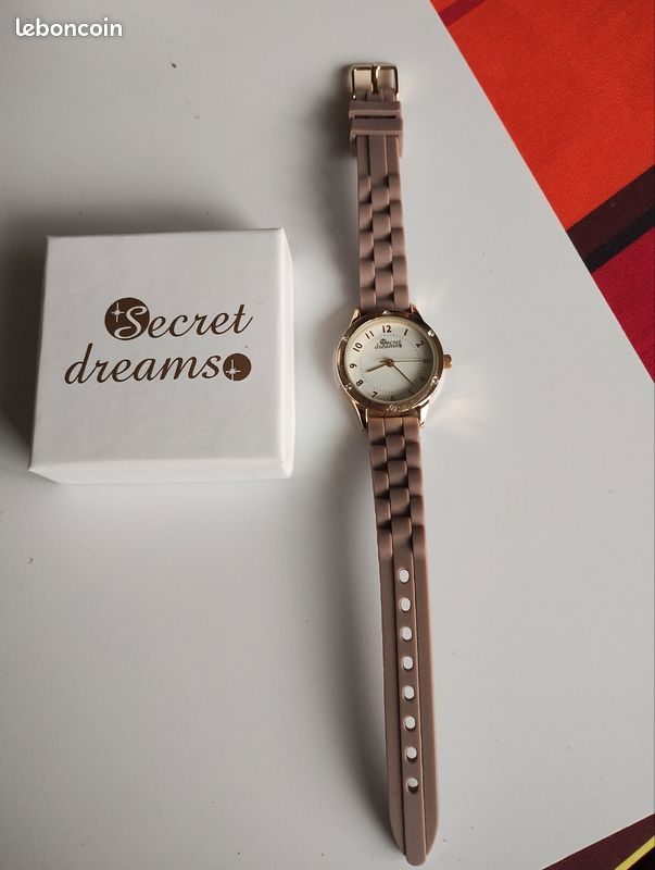 Montre Femme SECRET DREAMS Blanc Et Doré - Bracelet Cuir Synthétique Quartz - NEUVE étiquetée