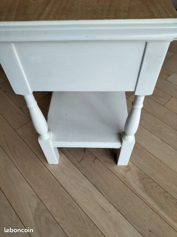 Table de chevet en blanc (image 3)