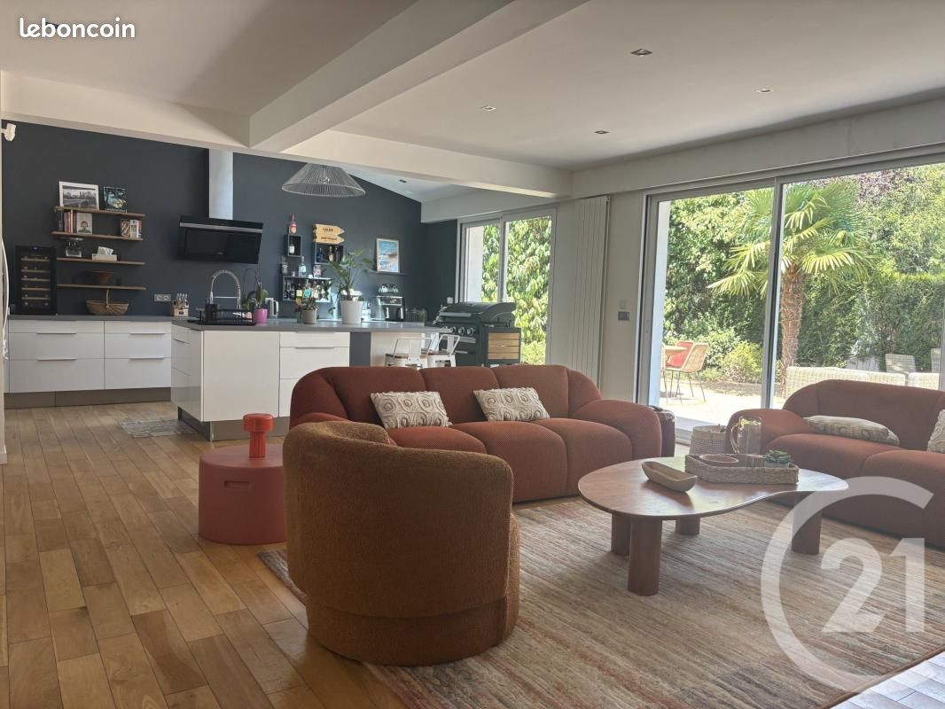 Maison 6 pièces 150 m² · à Lésigny · 150 m² · 3 000 €