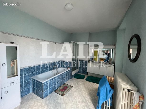 https://img.leboncoin.fr/api/v1/lbcpb1/images/af/db/e3/afdbe3cd9aa29180a728819c5acf9303c8000442.jpg?rule=ad-image