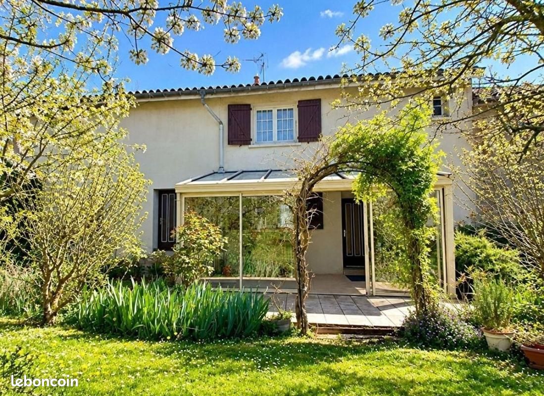 Maison 6 pièces 120 m² · à Hurigny · 120 m² · 228 000 €